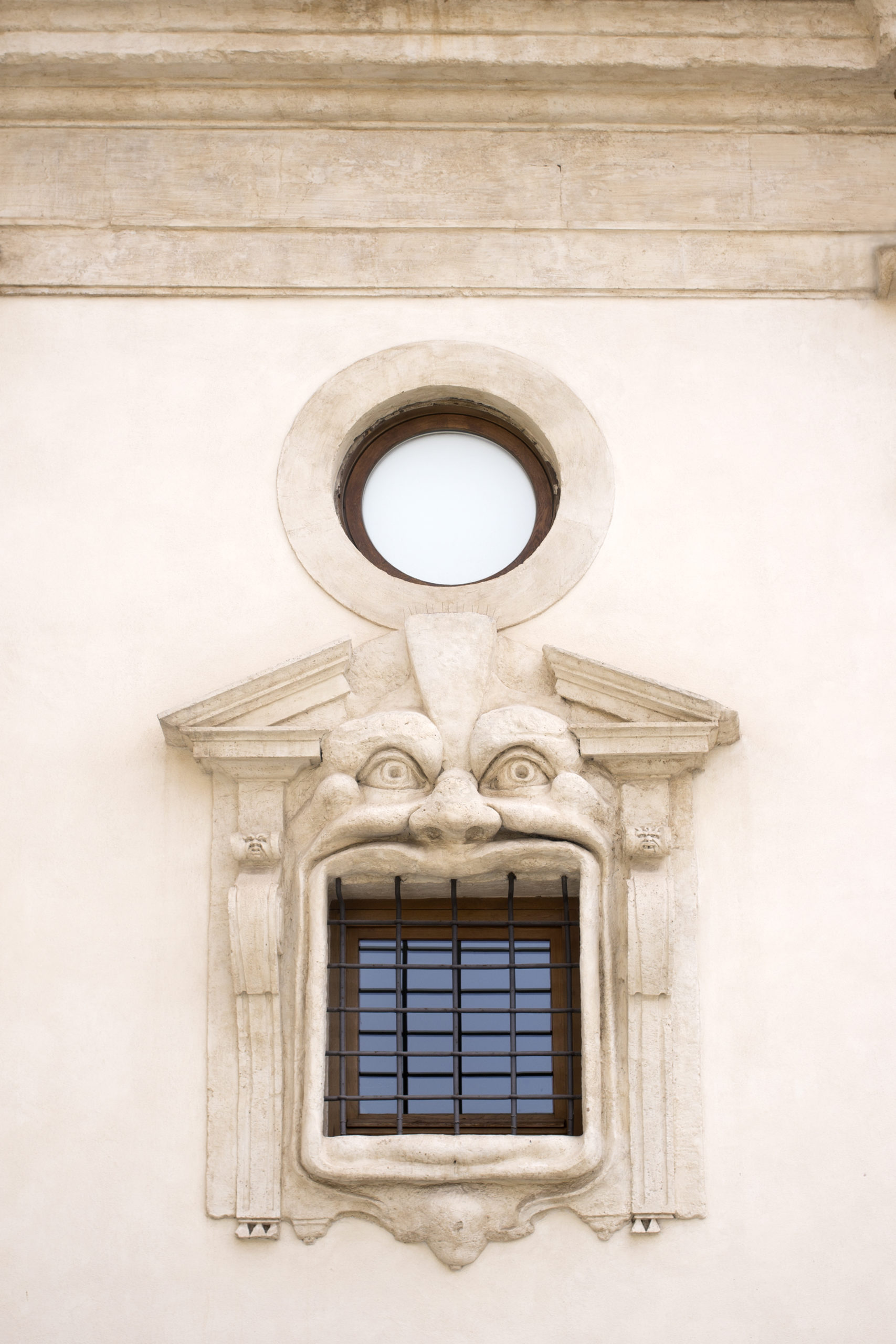 Zuccari Palace – A dandy and grotesque architecture in Rome as inspiration of our last ring