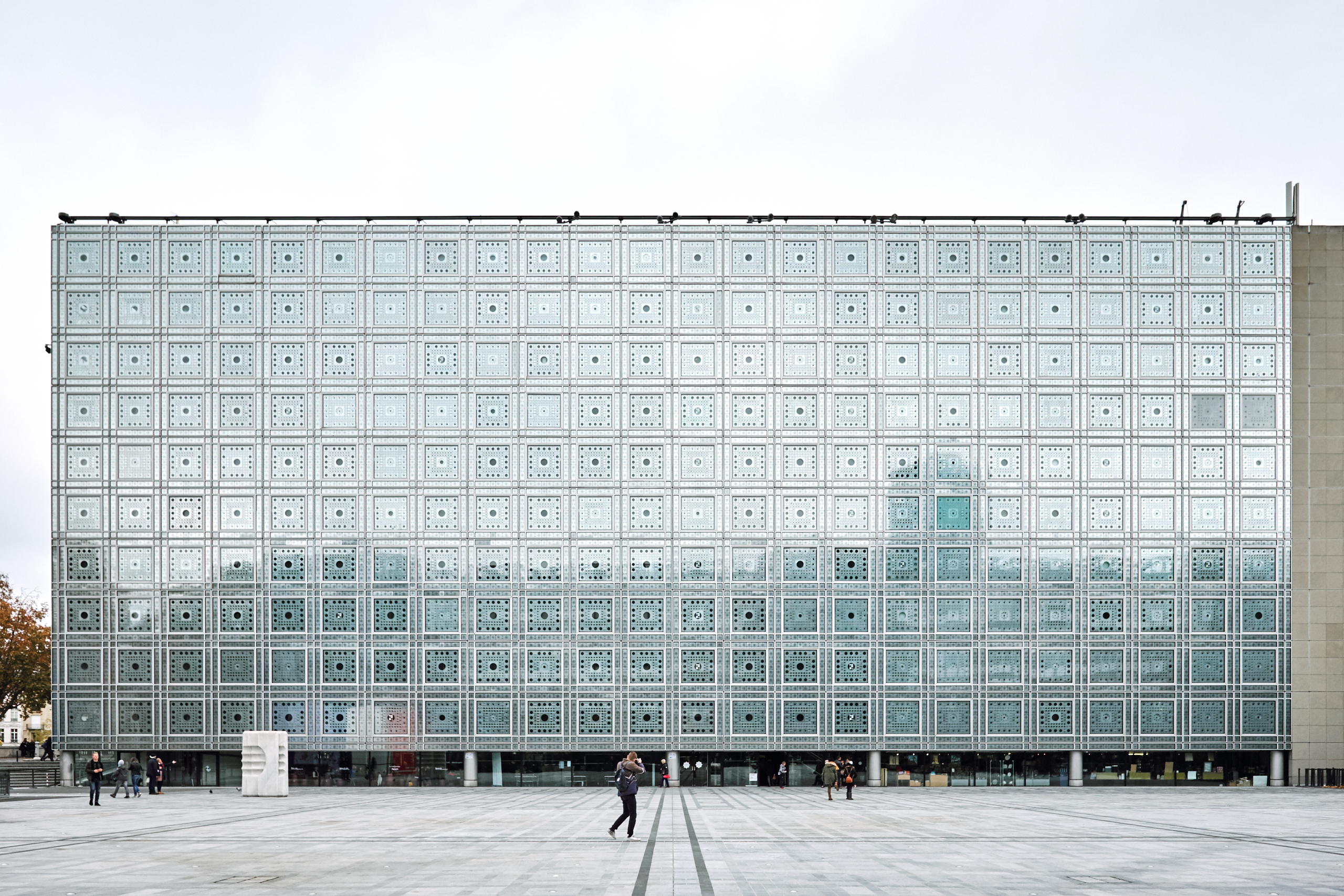 Institut du Monde Arabe in Paris: a precious architecture to wear with our new ring